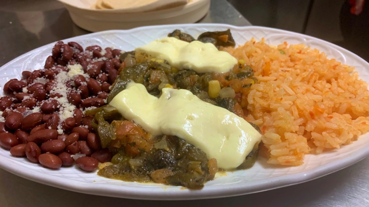Pollo en Mole Rojo
